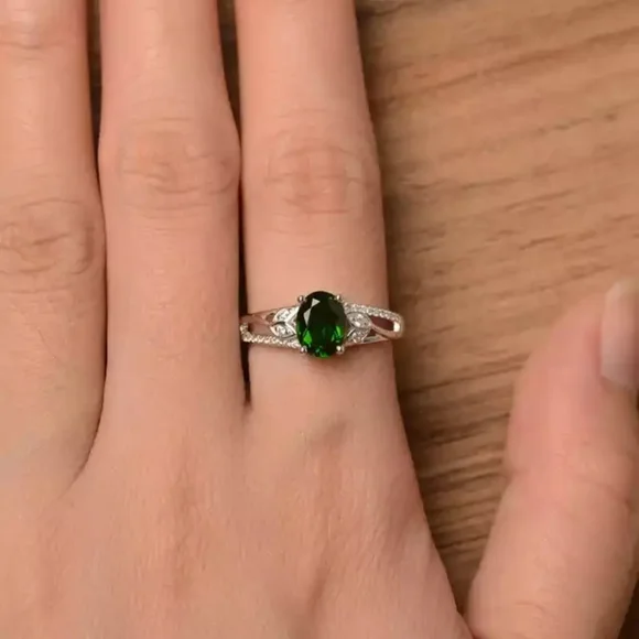 New 925 Silver Leaf Emerald Ring - Picture 2 of 2